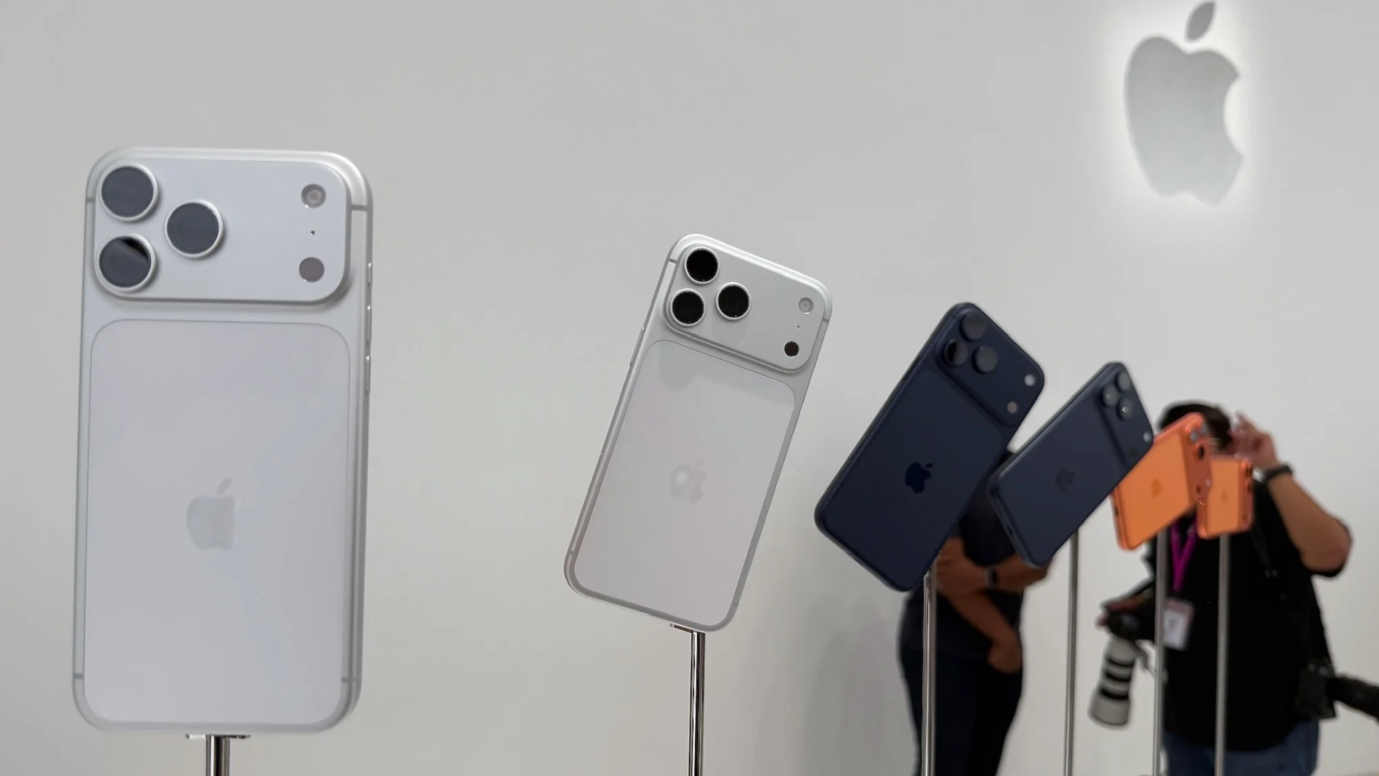 iPhone Evolution in 2026: From AI to the Latest Display Technology